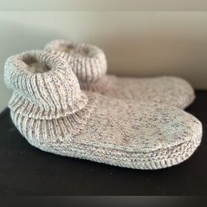 Lemon hand-knit M/L  beige and cream slippers